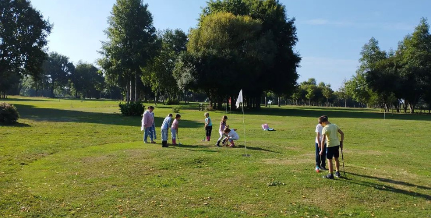 Horaires de mai à août du MultiGolf de Meslay-du-Maine