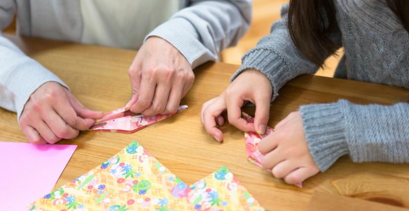 Atelier "Silhouettes en ribambelle" au MANAS, autour du Festival Monte dans l'Bus, Laval