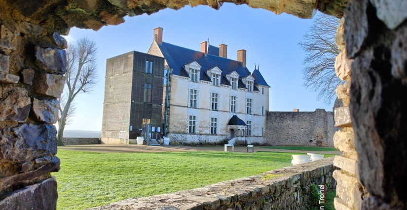 Visite "Poisson d'Avril" ! en famille, château de Ste Suzanne