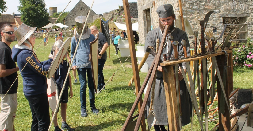 Une journée au Moyen-Âge au Château de Ste Suzanne, en famille