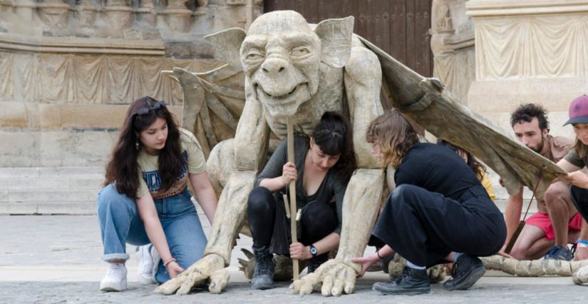 Représentation publique, "Grand démon", en famille, festival Pupazzi, Laval