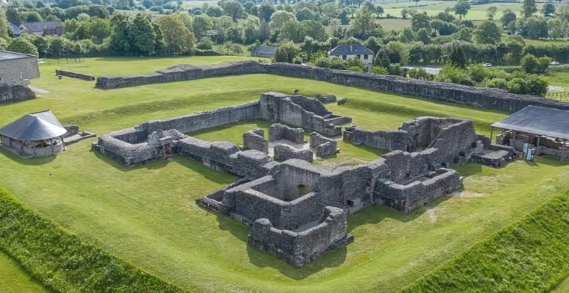 © Musée archéologique de Jublains Visite guidée de la forteresse et de l'expo "De curieuses ruines", en famille, Musée archéologique de Jublains
