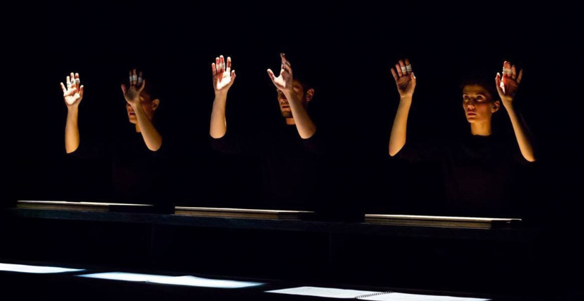 Evénement : Du bout des doigts, Musique, danse des mains "Musique de tables", dès 8 ans, Théâtre de Laval Evénement : Du bout des doigts, Musique, danse des mains "Musique de tables", dès 8 ans, Théâtre de Laval