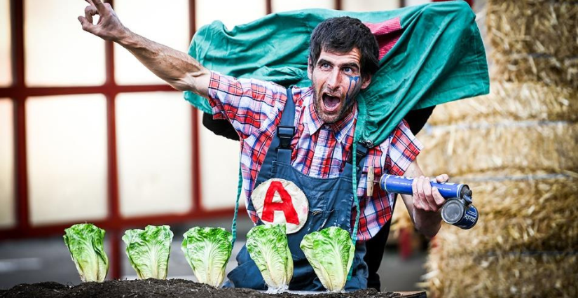 ©Les philosophe barbares Spectacle "C'est pas (que) des salades", en famille, Les Estivales de Laval Agglomération, Montjean