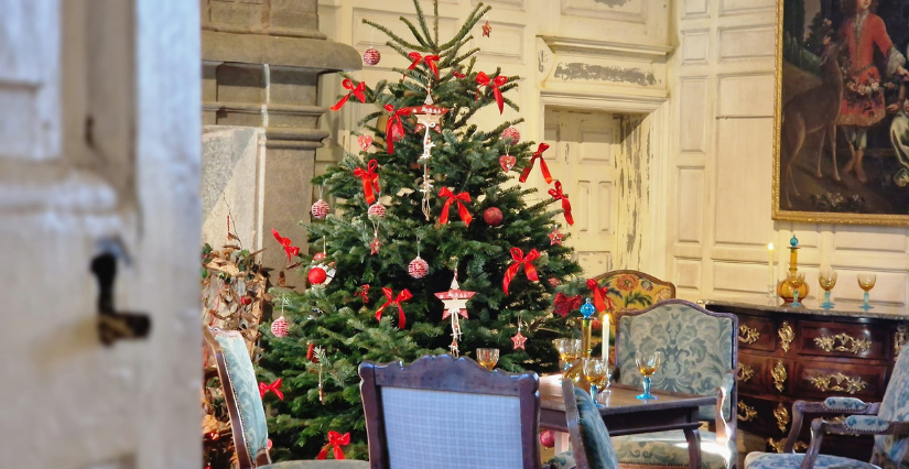 Le château de Carrouges en habits de fête, en famille