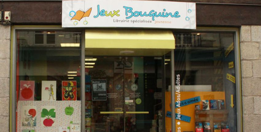 Jeux bouquine à Laval