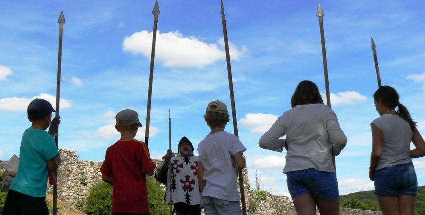©Château de Ste Suzanne Évènement "Le Grand Concours du Meilleur Chevalier" au Château de Ste Suzanne