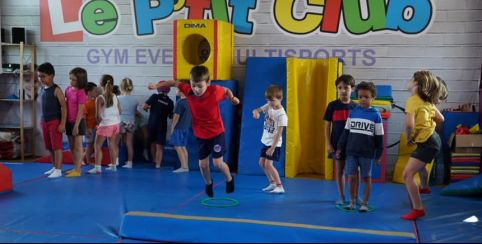 Le P'tit Club Laval Mayenne sport stages enfant vacances cours anniversaire