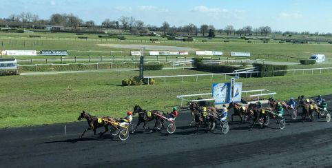 Visite de l'Hippodrome de la Bretonnière, en famille, Meslay-du-Maine