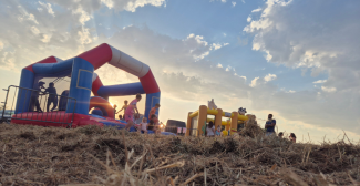 La Manufacture propose la location de jeux en bois et de structures gonflables